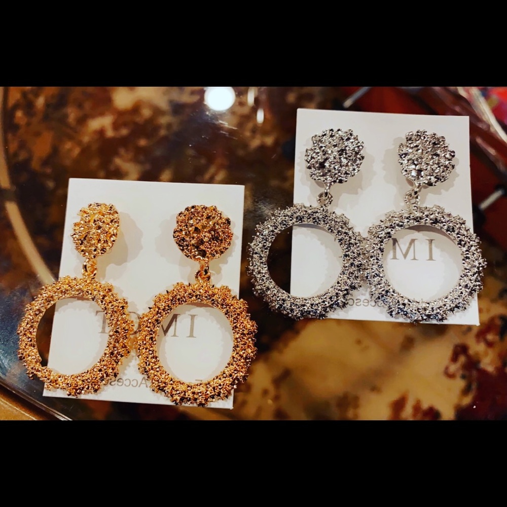 Gold or silver earrings